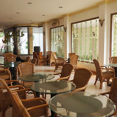 Adisurya Hotel Kediri  Exteriör bild