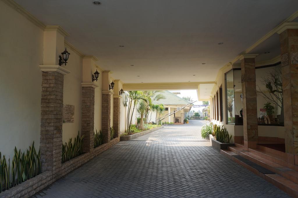 Adisurya Hotel Kediri  Exteriör bild