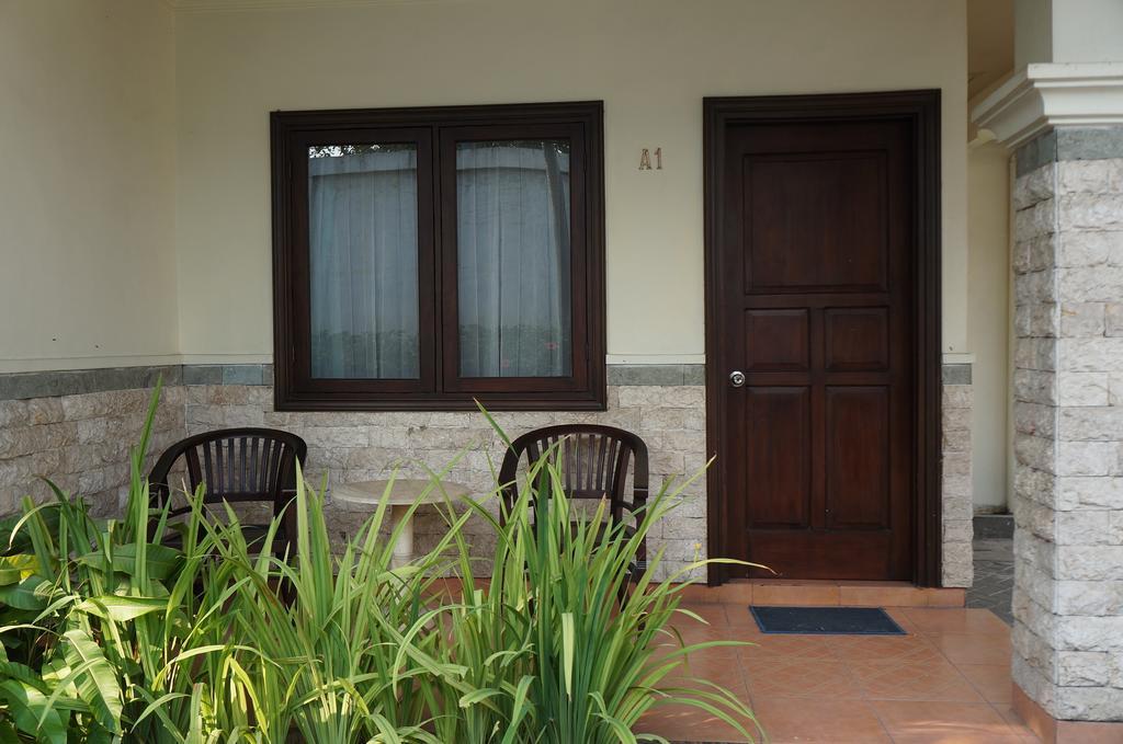 Adisurya Hotel Kediri  Exteriör bild