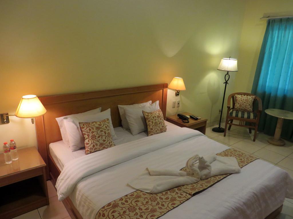 Adisurya Hotel Kediri  Rum bild