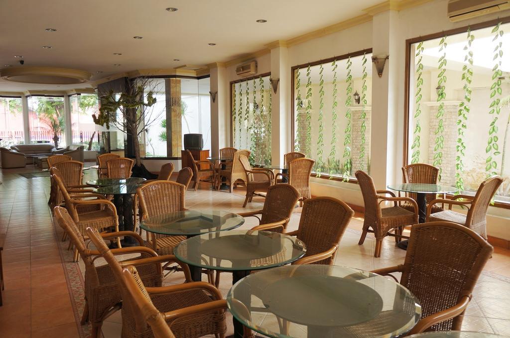 Adisurya Hotel Kediri  Exteriör bild